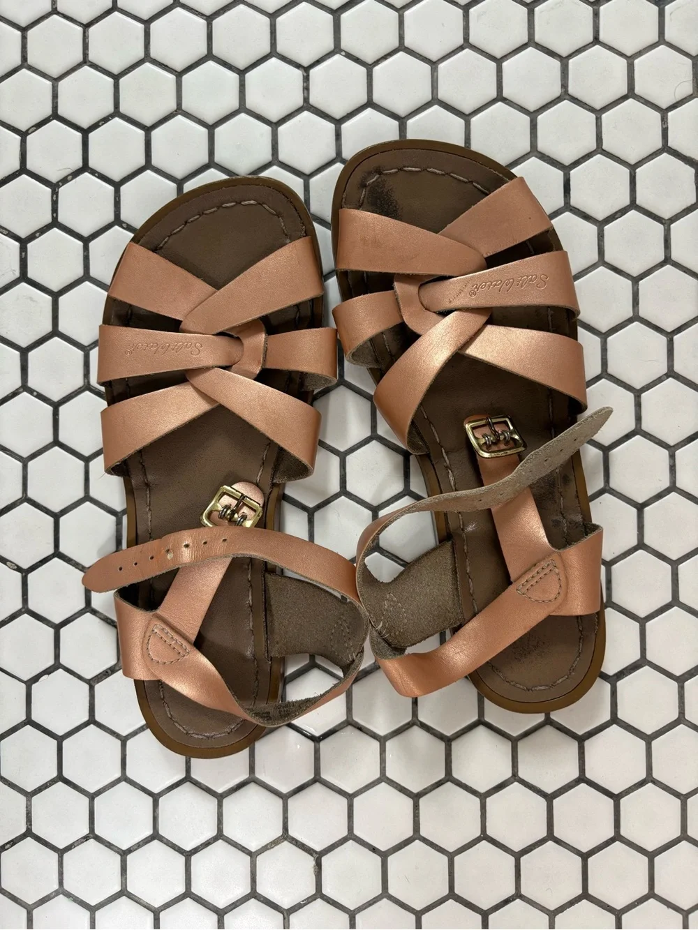 Girls Rose Gold Saltwater Sandals Size 4
